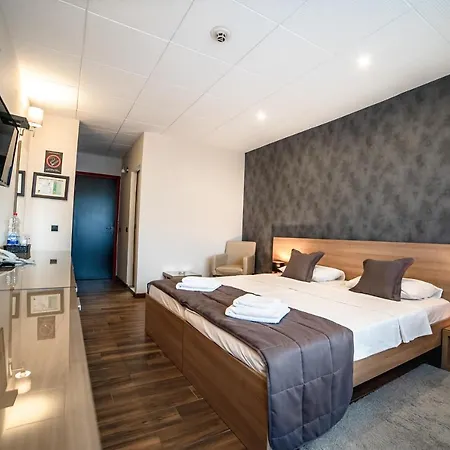 Hotel Novi Sad 호텔 4*