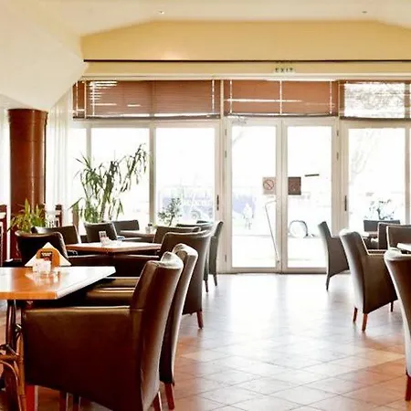 호텔 Hotel Novi Sad 4*